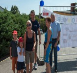 Familie Strommer mit ihren beiden Kindern bei der Kinderbaustelle im Zuge des Kindersommers 2015 unserer Gemeinde