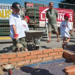 Herr Kapeller von der Gebietskrankenkasse bei der Kinderbaustelle