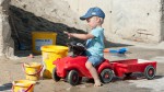 Laurenz bei Baufirma Lechner auf der Kinderbaustelle