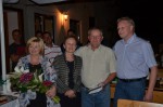 Stanis Frau die Chefin Stani und Juniorchef Christian Lechner bei der Gratulation zu Stanis 50. Geburtstag