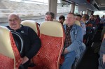 Franz Hager, Franz Harold und Stanislaw Leszko im Autobus beim Betriebsausflug 2016 der Baufirma Lechner aus Plank am Kamp in Niederösterreich.