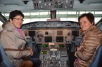 Selbst ein Flugzeug lenken war schon immer der Traum von Roswitha und Ludmilla