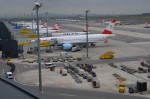 Die Belegschaft der Baufirma Lechner konnte das Geschehen am Flughafen von der Aussichtsterrasse genießen.