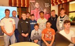 Unser sehr engagierter Lehrling im 2. Lehrjahr Dominik Klampfer mit dem Firmenchef BM DI (FH) Christian Lechner und die jungen Bewerber für die Maurerlehre bei Baufirma Ing. Hermann Lechner GmbH