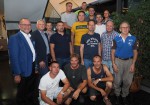 Die geehrten Mitarbeiter der Baufirma Lechner bei der "verspäteten" Weihnachtsfeier im Gasthof zur Schonenburg in Schönberg am 28.7.2022