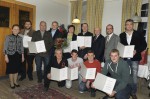 Sämtliche Geehrte bei der Weihnachtsfeier 2013 mit Familie Lechner und dem Obmann der Wirtschaftskammer Gottfried Wieland