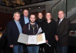 Arnold Hauer, Vorarbeiter in der Kaminsanierung wurde für 5 Jahre treue Firmenzugehörigkeit geehrt. Am Foto von links nach rechts: der Firmenchef Baumeister DI (FH) Christian Lechner, Seniorchef Baumeister Ing. Hermann Lechner, Arnold Hauer - unser geschätzter Mitarbeiter für 5 Jahre Firmentreue - Christine Lechner, Daniela Weiker und Rauchfangkehrermeister Hubert Reder.