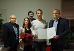 Der kompetente Vorarbeiter Roman Schuster mit seiner sehr lieben Partnerin Monika bei der Ehrung.
