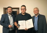 Julian Binder, Vorarbeiter Hochbau wurde für 10 Jahre Firmentreue bei Baufirma Lechner aus Plank am Kamp geehrt.