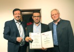 Mario Niedzballa, Bereichsleiter Kaminsanierung, wurde für 15 Jahre Firmentreue bei Baufirma Lechner geehrt.