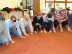 Die Gruppe beim Lösen der Aufgabe beim Team-Seminar