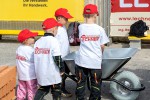 Die Kinder haben einen riesigen Spass bei der Kinderbaustelle der Baufirma Lechner