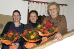 Daniela,Schwiegermutter und ich mit Blumen